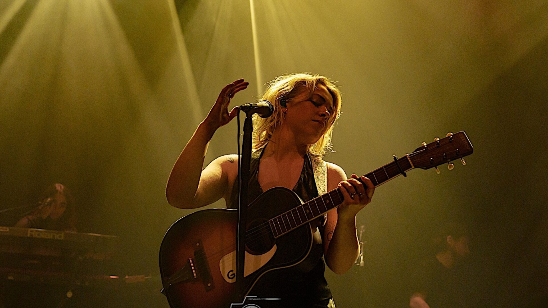 Philine. Support: Maryn Charlie