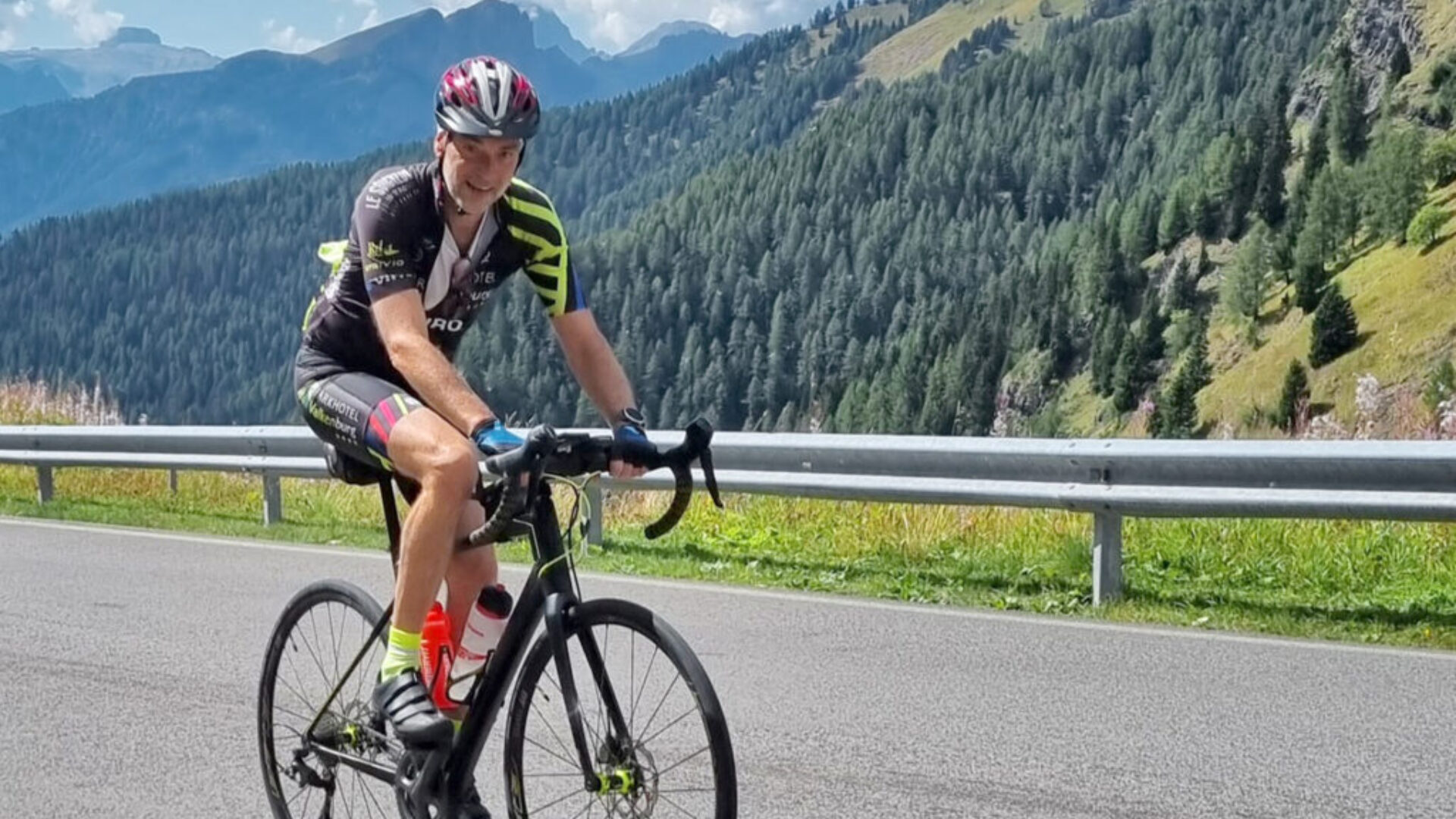 Crewlid Ralph beklimt de Mont Ventoux voor het goede doel