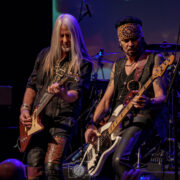 Y&T | 1 oktober 2025