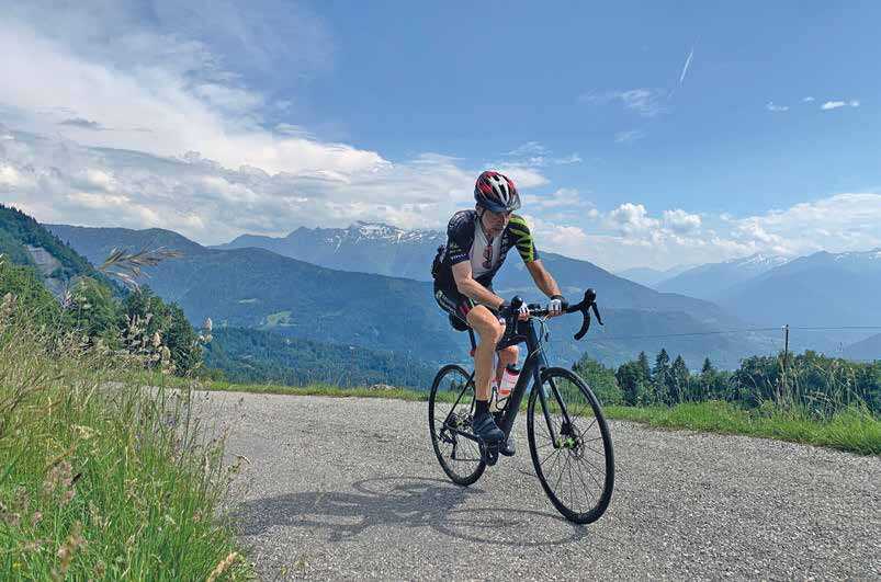 Crew­lid Ralph beklimt de Mont Ven­toux voor het goe­de doel