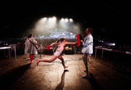 Muovipussi - Spiegeltent op Muovipussi - Spiegeltent