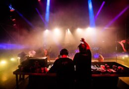 Joost van Bellen & St. Paul: LOVE IS ALL op Joost van Bellen & St. Paul: LOVE IS ALL