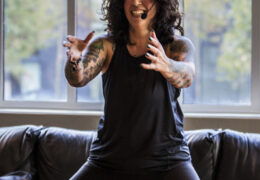 Metal Yoga op Metal Yoga