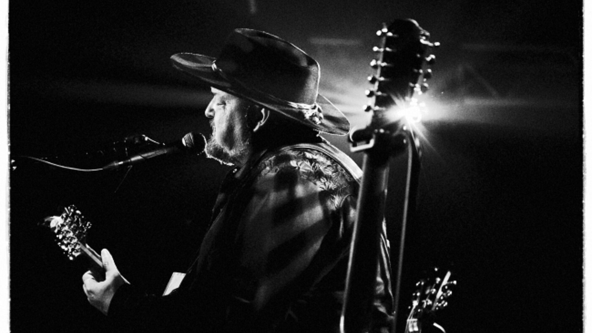 Alain Johannes (QOTSA, Them Crooked Vultures, Eleven) keert terug naar Europa
