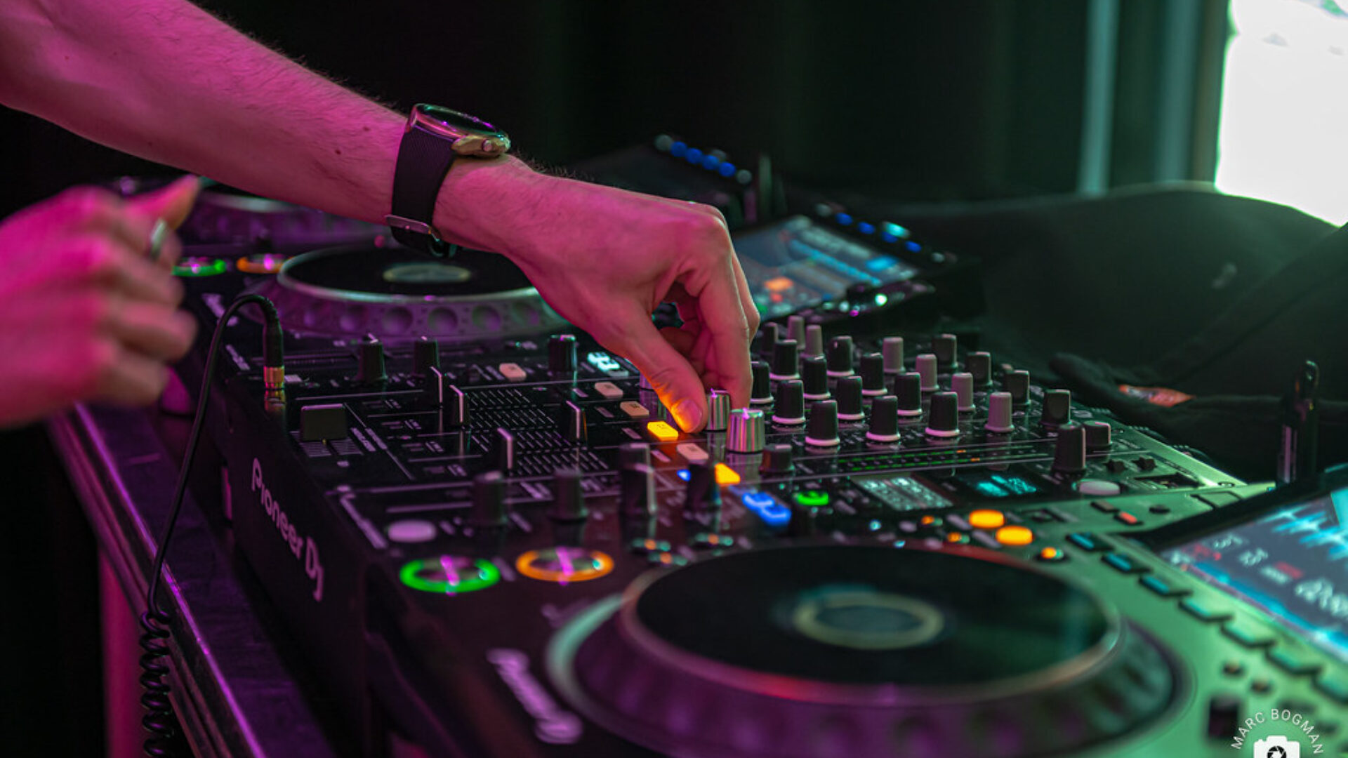 Open Decks